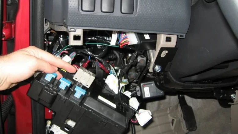 How Mechanics Diagnose Turn Signal Electrical Problems